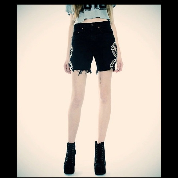 LEVI’s Holy Stud Cutoff Shorts - Picture 2 of 8